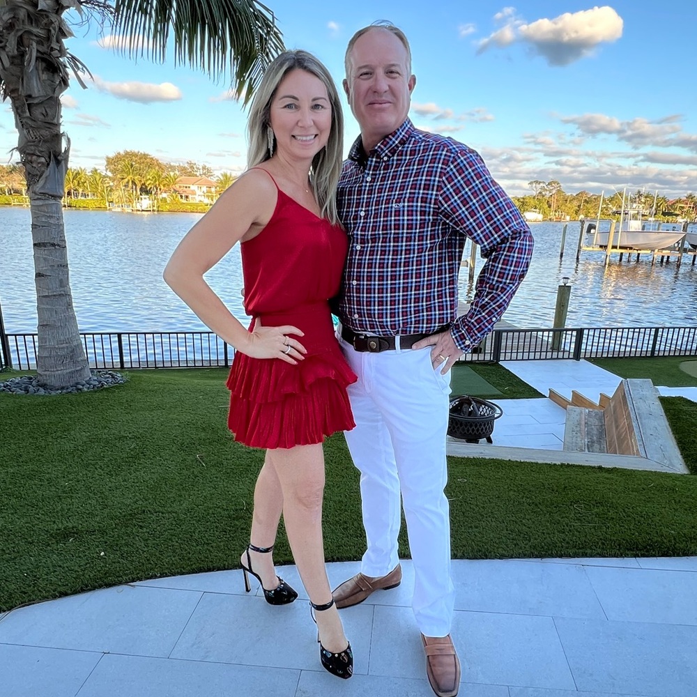 THE SILKY AMORE SET! Reset by Jane. Worn did V-Day dinner. Top: Small Skirt: M